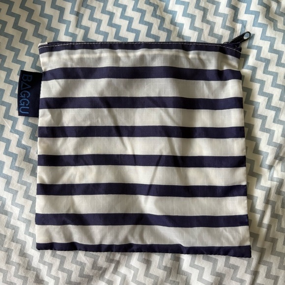 BIG BAGGU Blue White Striped Reusable Foldable Tote Bag Small Zipper Pouch - Picture 4 of 15